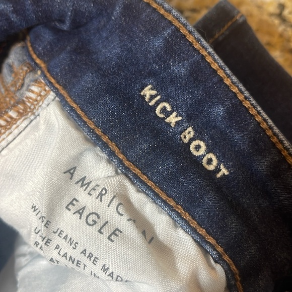 American Eagle In excellent condition, size 4, kick boot style jeans - Picture 6 of 7